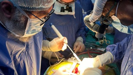 Cerrahın Eli Titrer Mi?